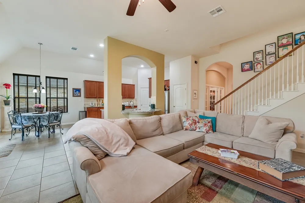 1827 Tall Chief Leander, TX 78641