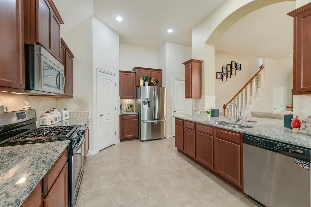 1827 Tall Chief Leander, TX 78641