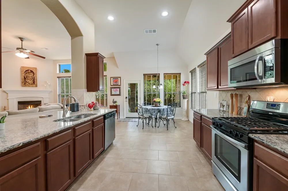 1827 Tall Chief Leander, TX 78641