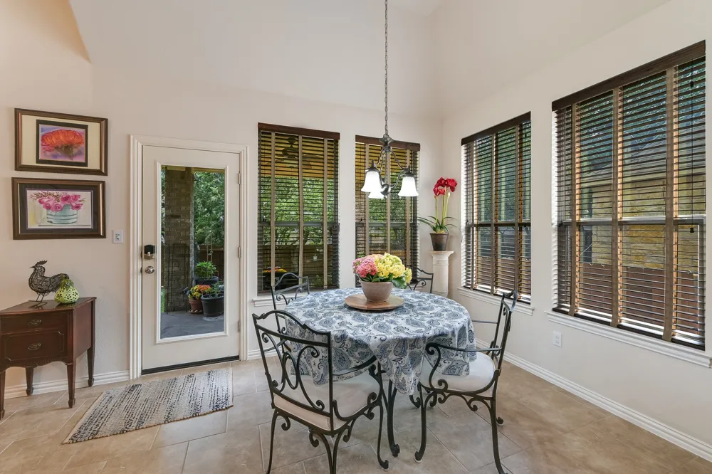 1827 Tall Chief Leander, TX 78641