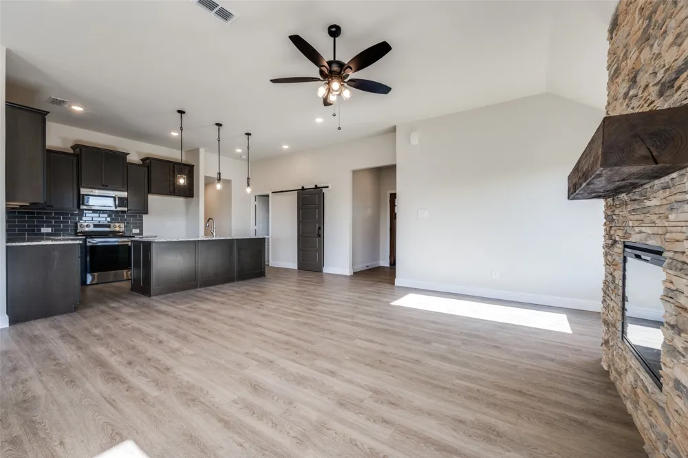104 Ranchview Valley View, TX 76272