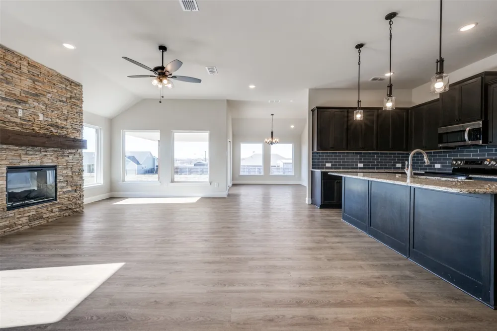 104 Ranchview Valley View, TX 76272