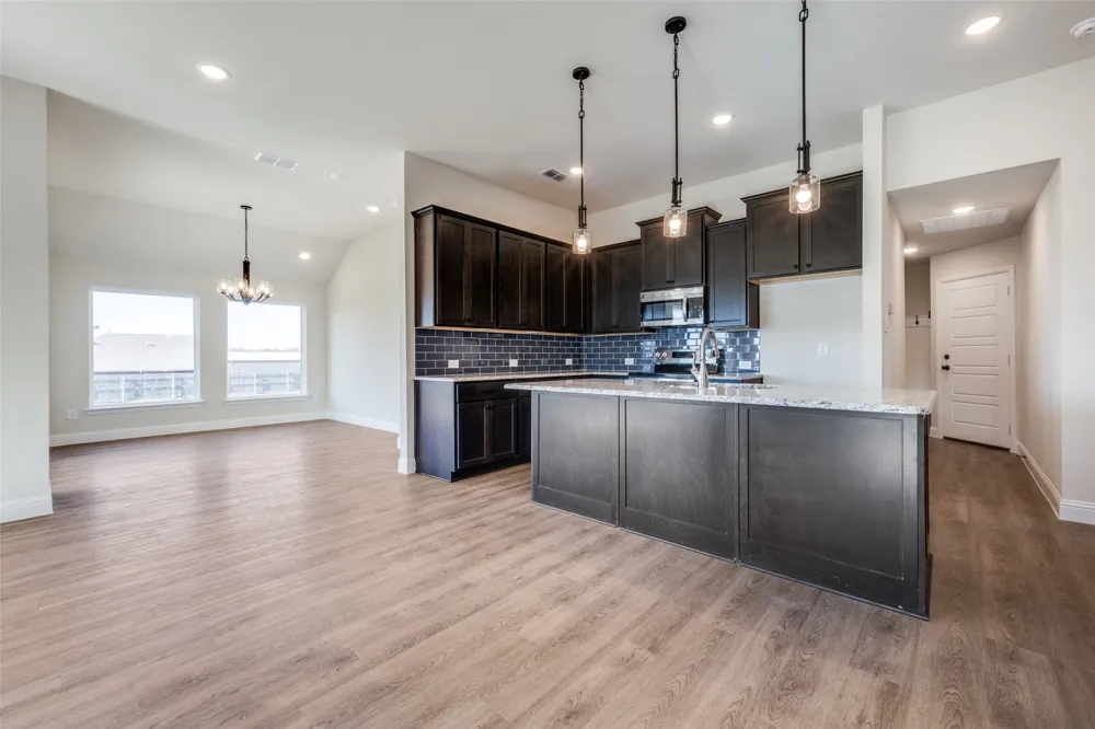 104 Ranchview Valley View, TX 76272