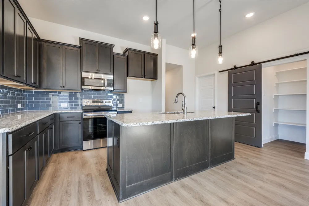 104 Ranchview Valley View, TX 76272