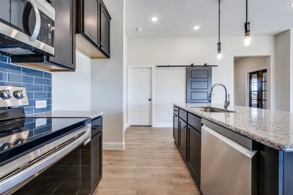 104 Ranchview Valley View, TX 76272