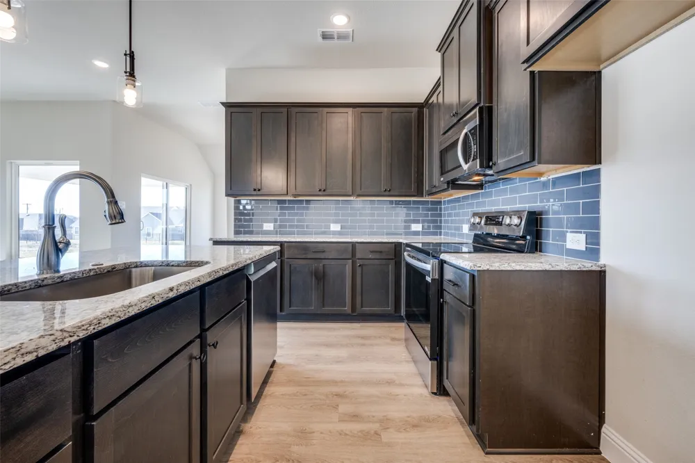 104 Ranchview Valley View, TX 76272