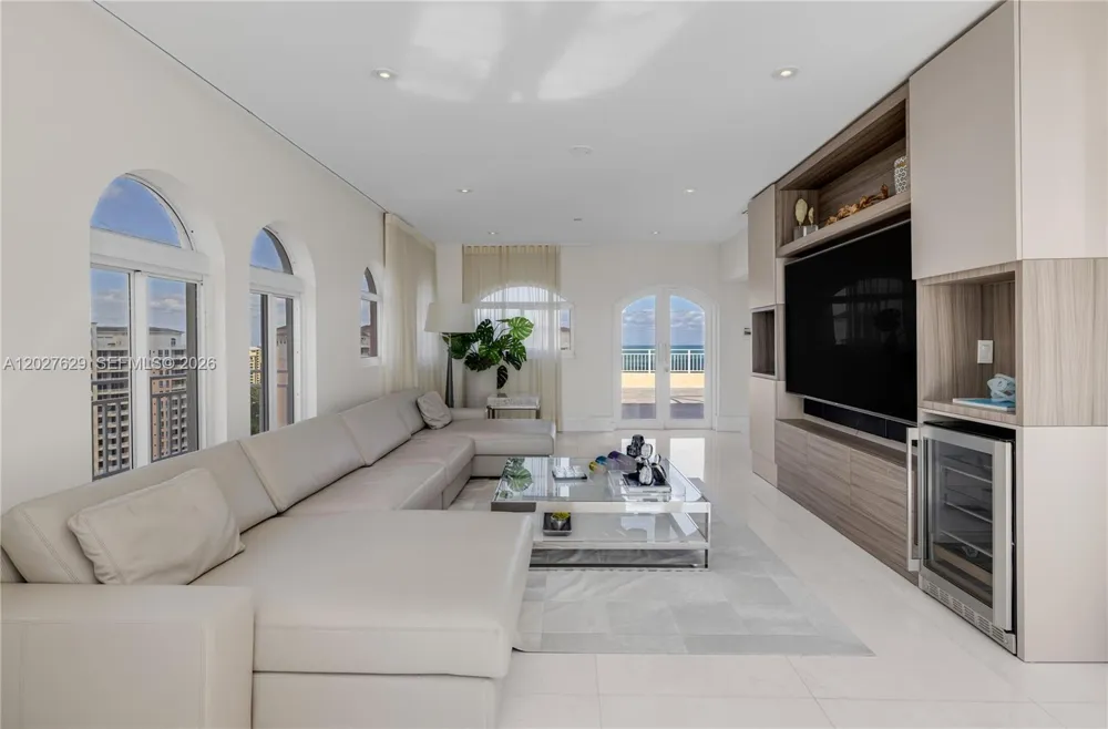 799 Crandon Blvd #PH-8 Key Biscayne, FL 33149