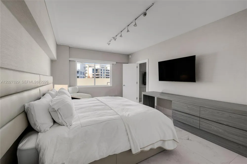 799 Crandon Blvd #PH-8 Key Biscayne, FL 33149