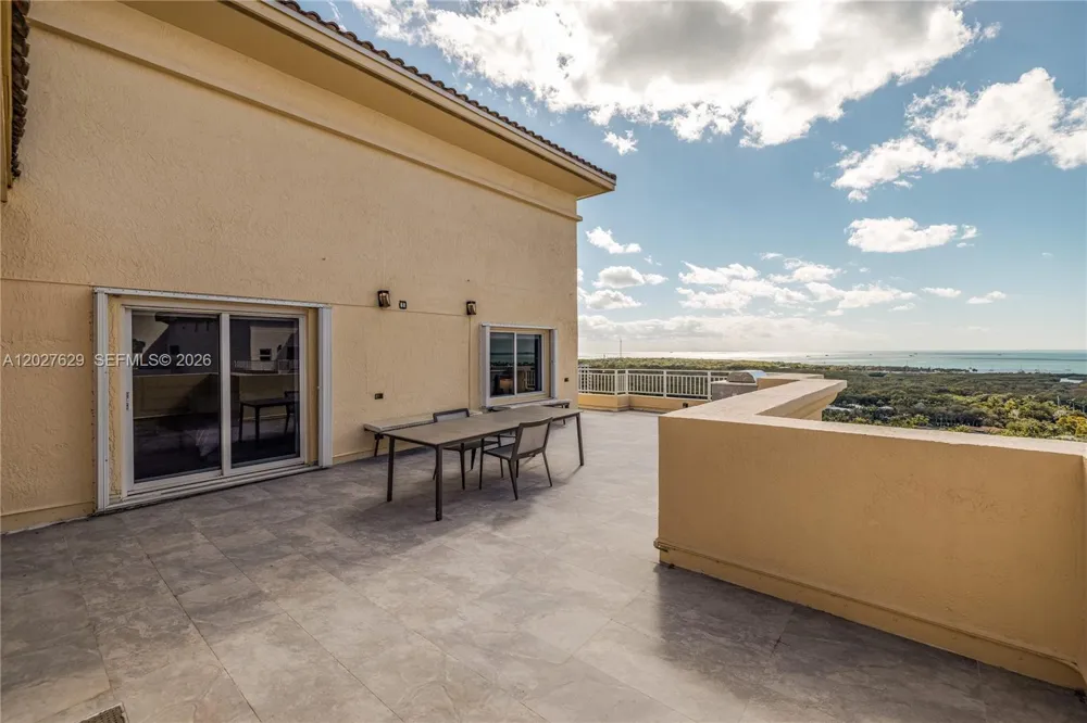 799 Crandon Blvd #PH-8 Key Biscayne, FL 33149