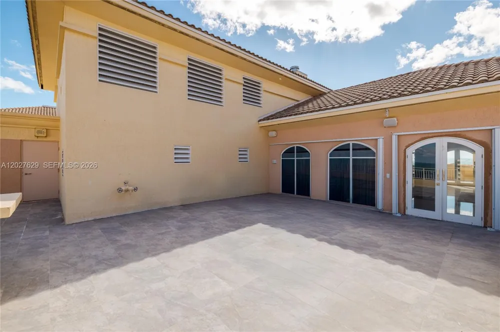 799 Crandon Blvd #PH-8 Key Biscayne, FL 33149