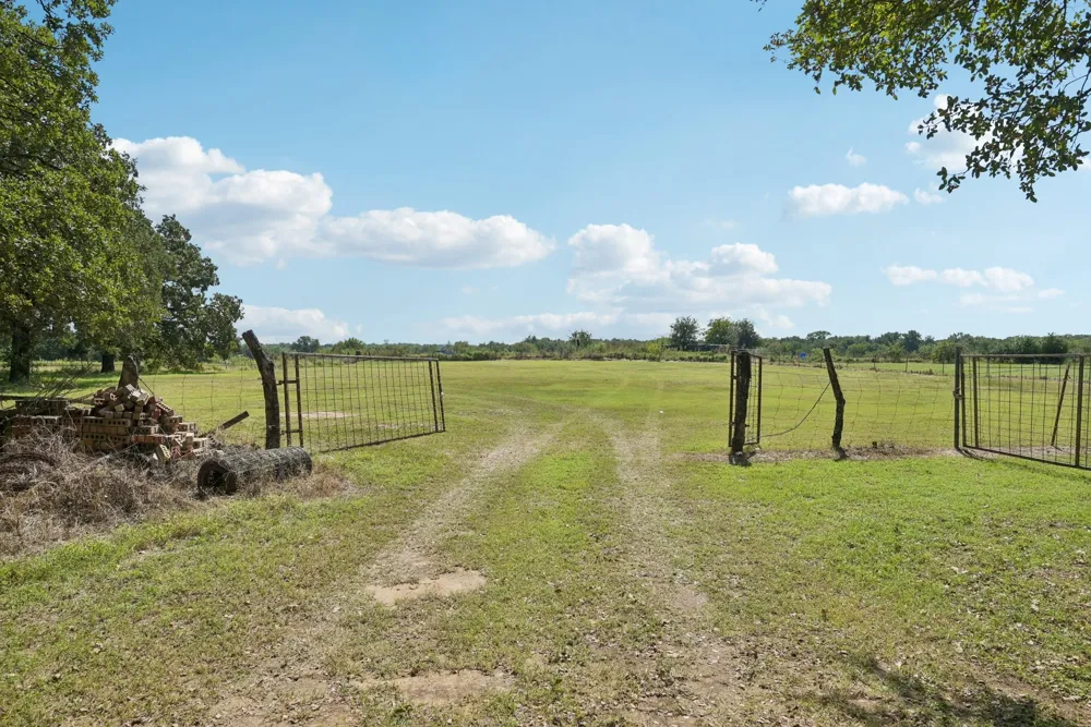 1901 Newt Patterson Mansfield, TX 76063