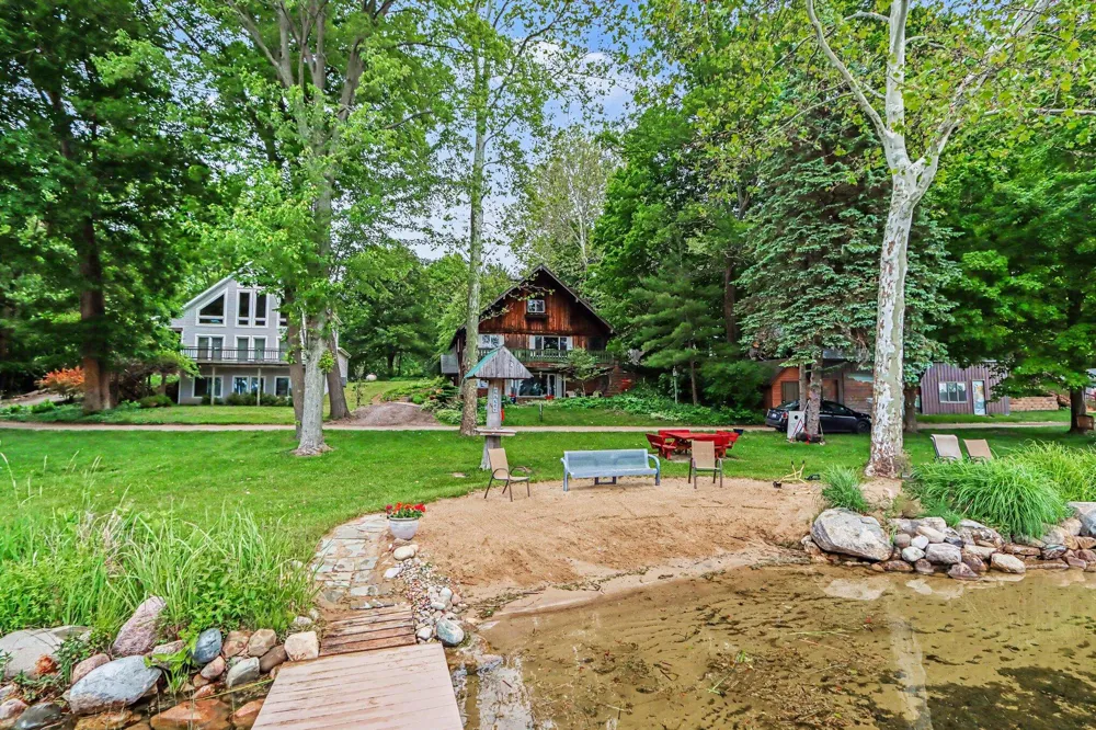 2535 Miner Lake Drive Allegan, MI 49010