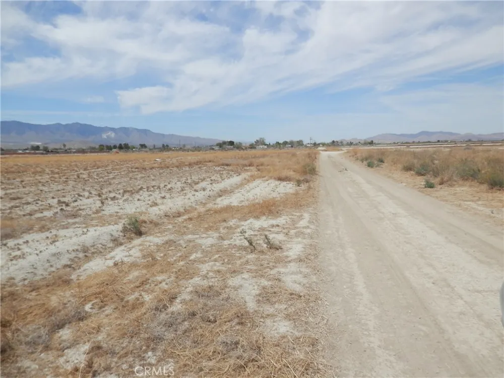 Octavo St. + Pearl Rd Lucerne Valley, CA 92356