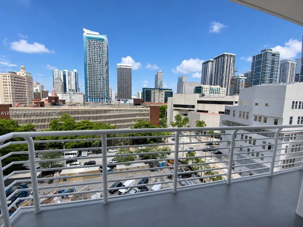 234 NE 3rd St #905 Miami, FL 33132