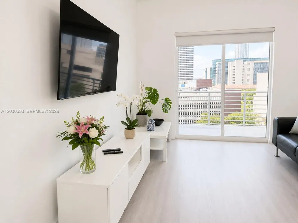 234 NE 3rd St #905 Miami, FL 33132