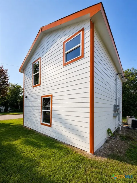 1404 W Ave E - B