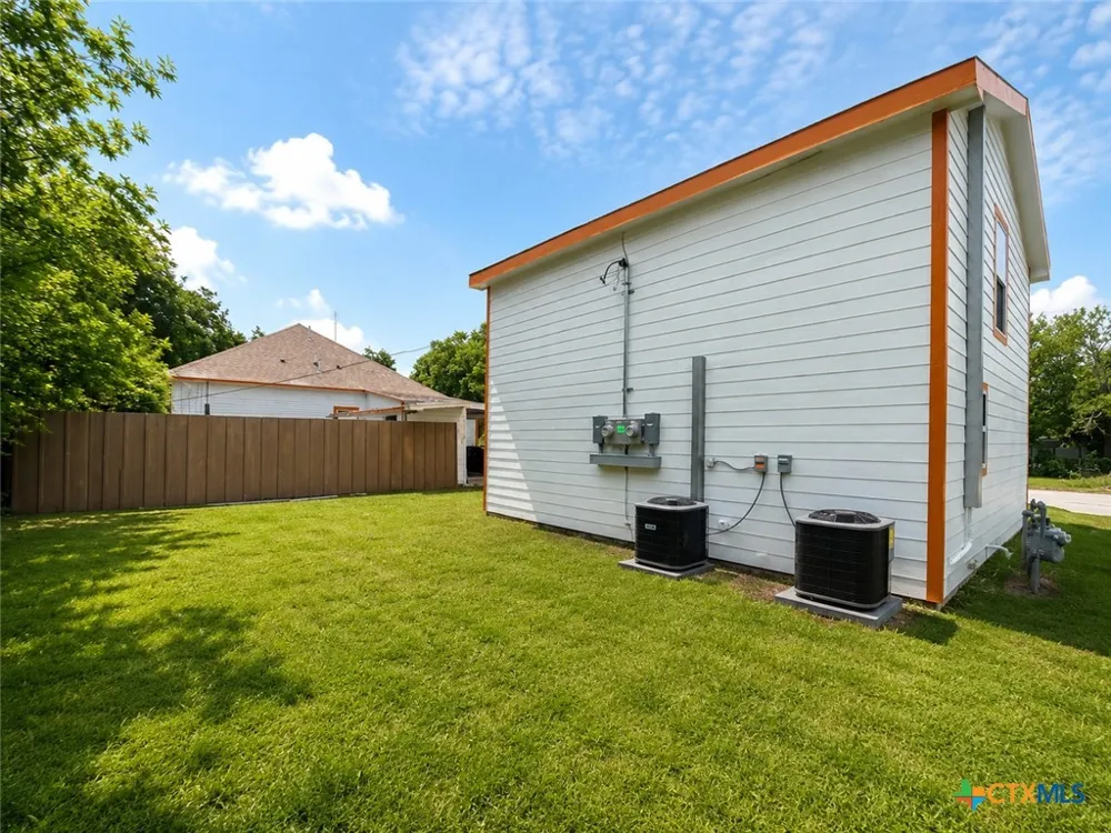 1404 W Ave E - B Temple, TX 76501