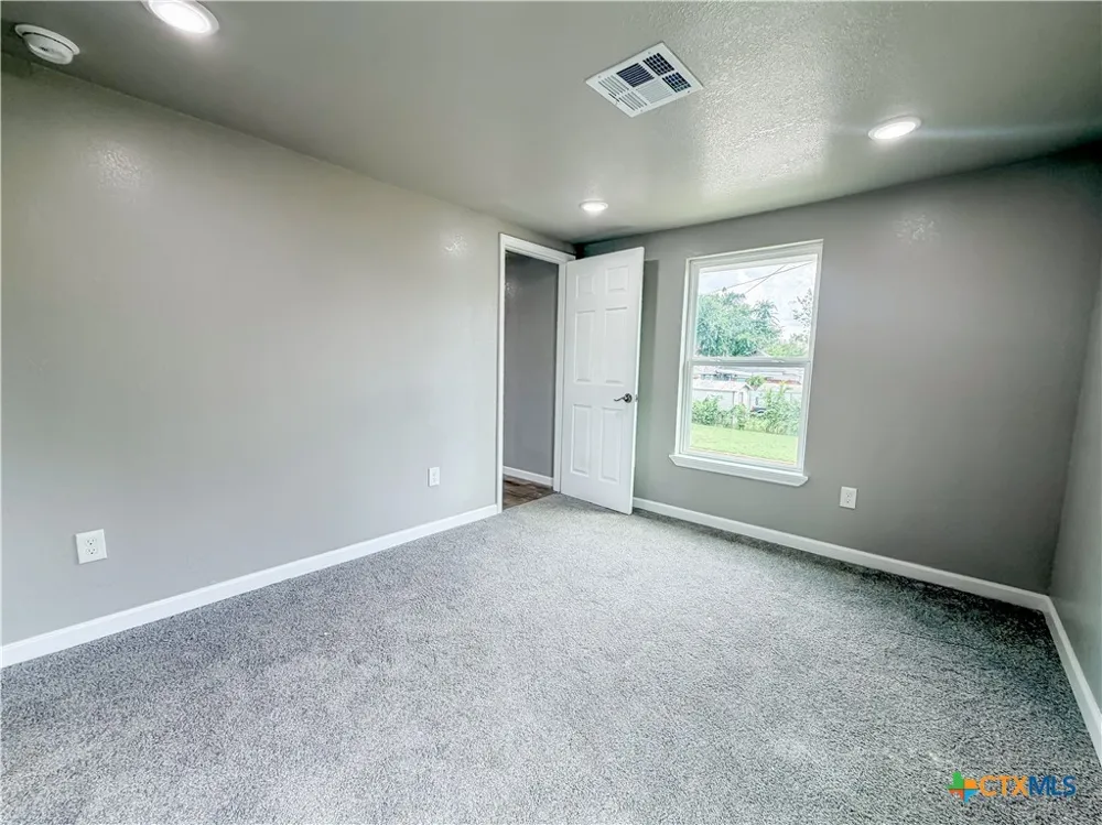 1404 W Ave E - B Temple, TX 76501