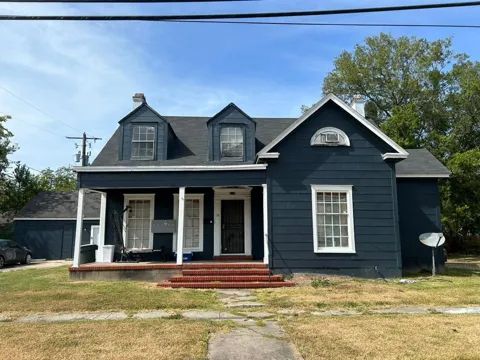 1142 Lyle Street