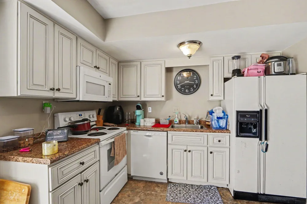 3417 Kenbrooke Court Kalamazoo, MI 49006