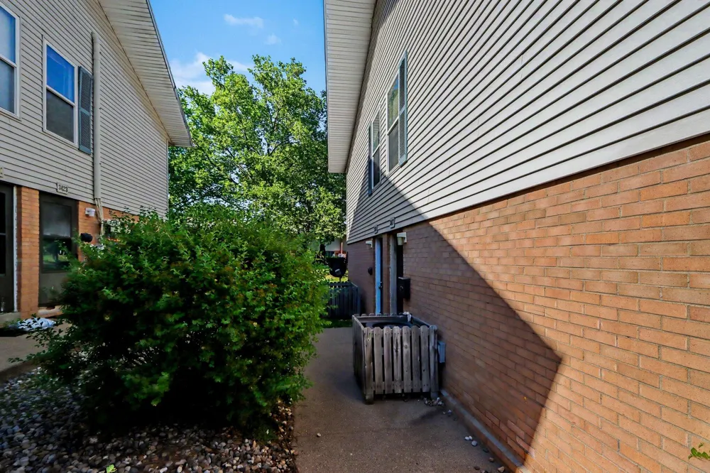 3417 Kenbrooke Court Kalamazoo, MI 49006