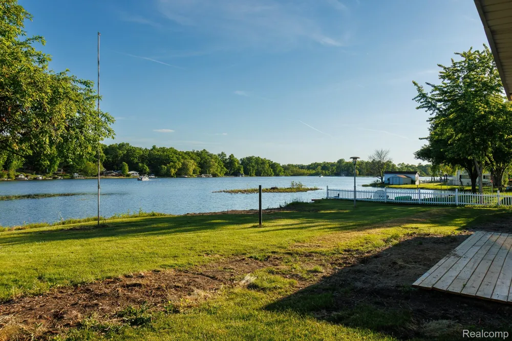 11560 Island Ct Court Hartland Township, MI 48353