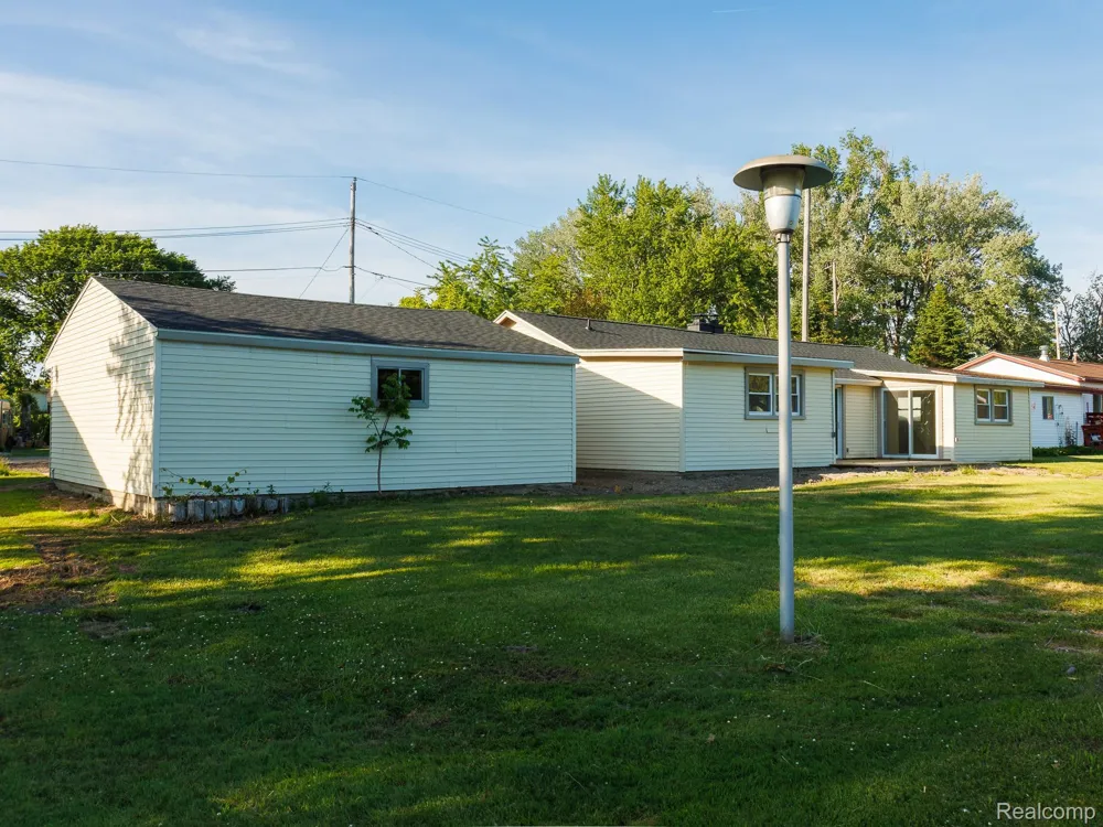 11560 Island Ct Court Hartland Township, MI 48353