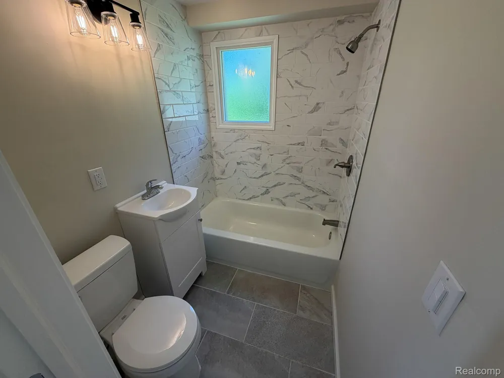 11560 Island Ct Court Hartland Township, MI 48353