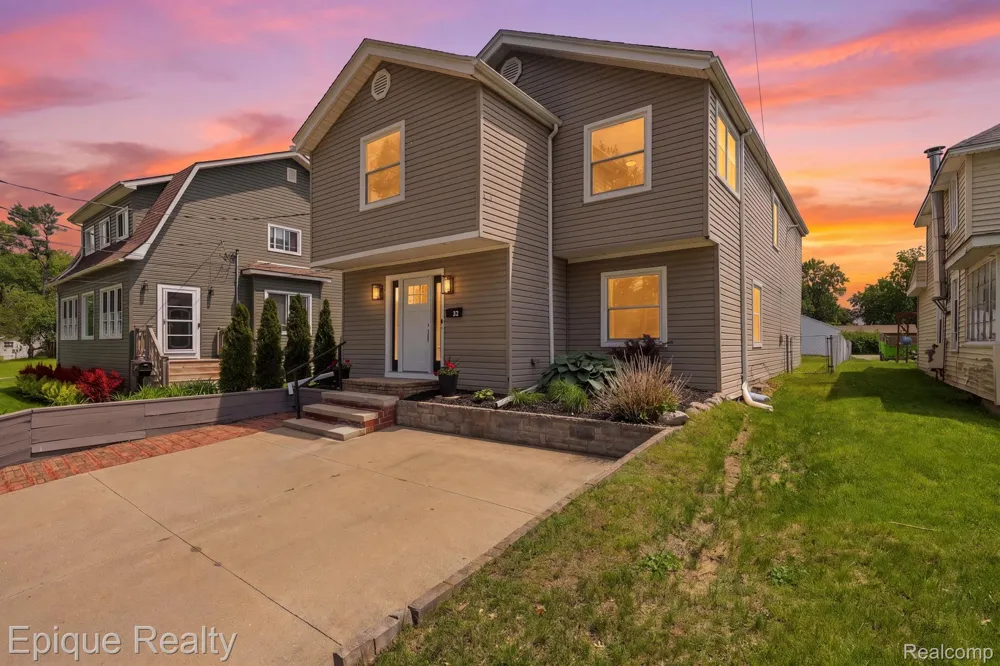 72 North Shore Drive Lake Orion Village, MI 48362