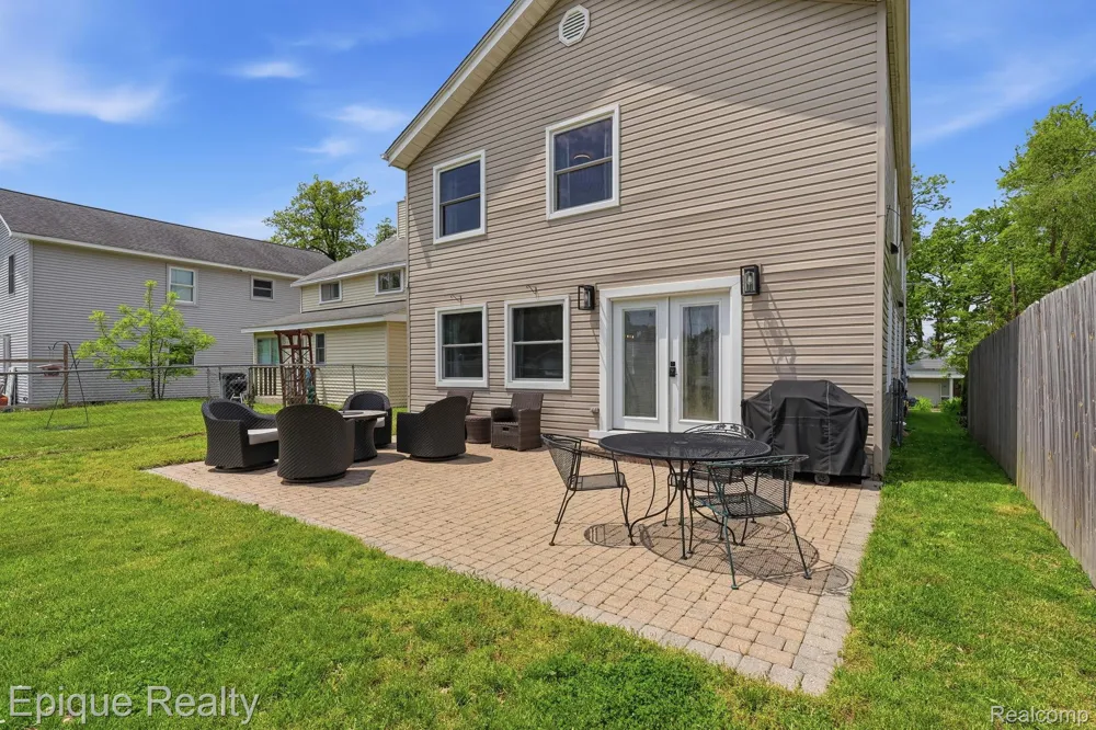 72 North Shore Drive Lake Orion Village, MI 48362