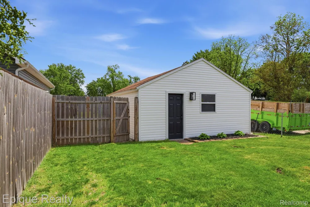72 North Shore Drive Lake Orion Village, MI 48362