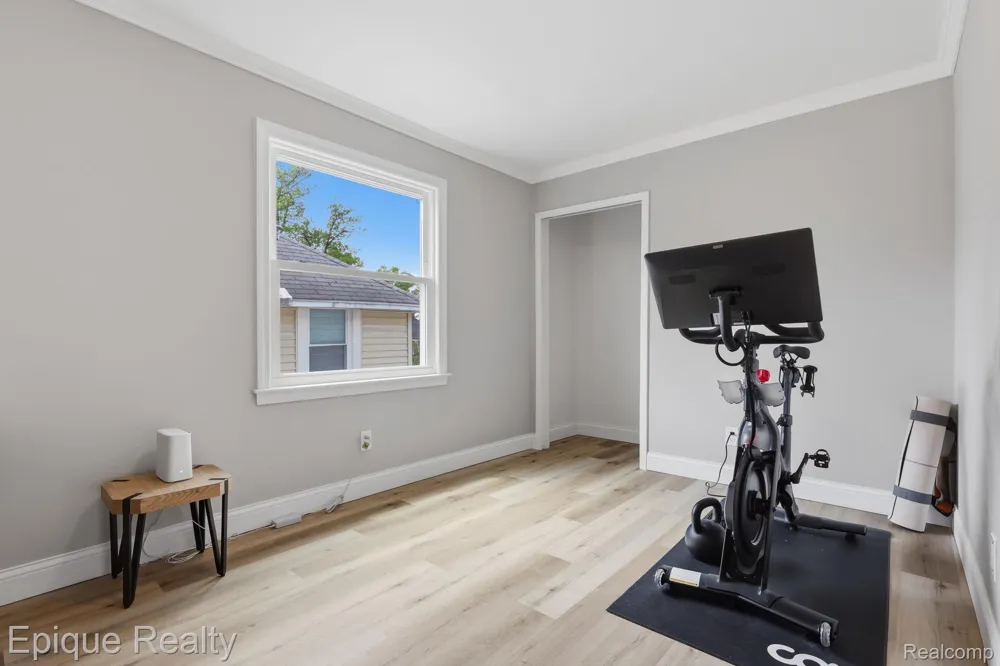 72 North Shore Drive Lake Orion Village, MI 48362