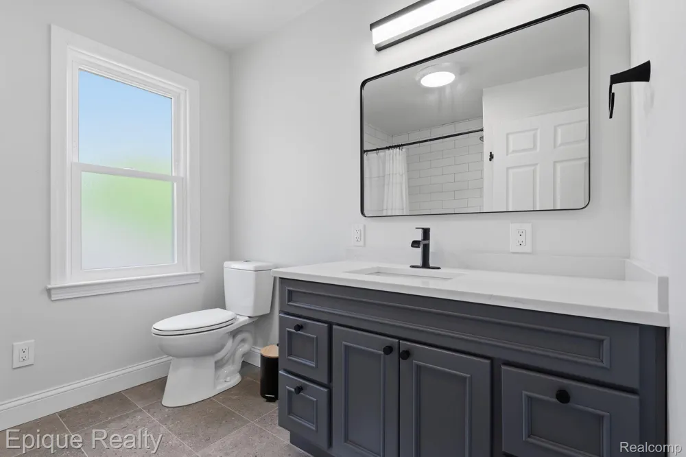 72 North Shore Drive Lake Orion Village, MI 48362
