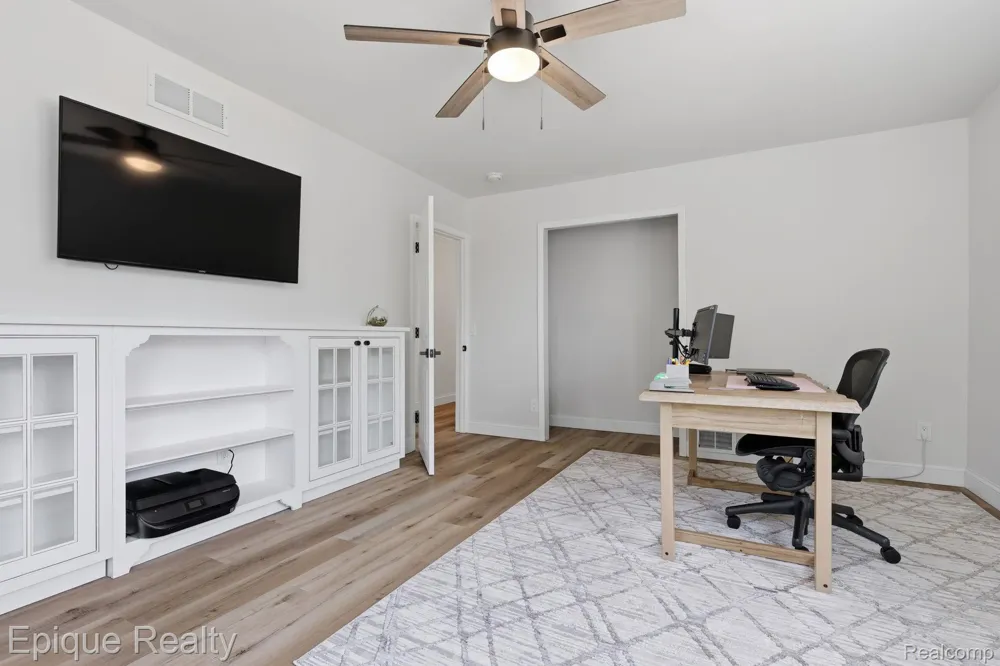 72 North Shore Drive Lake Orion Village, MI 48362