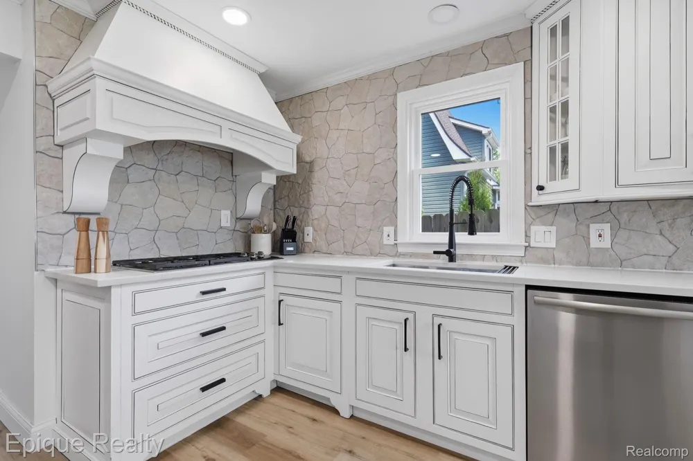 72 North Shore Drive Lake Orion Village, MI 48362