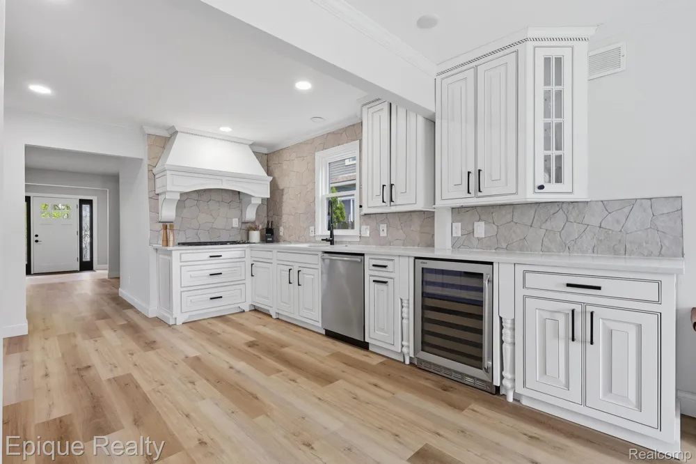 72 North Shore Drive Lake Orion Village, MI 48362