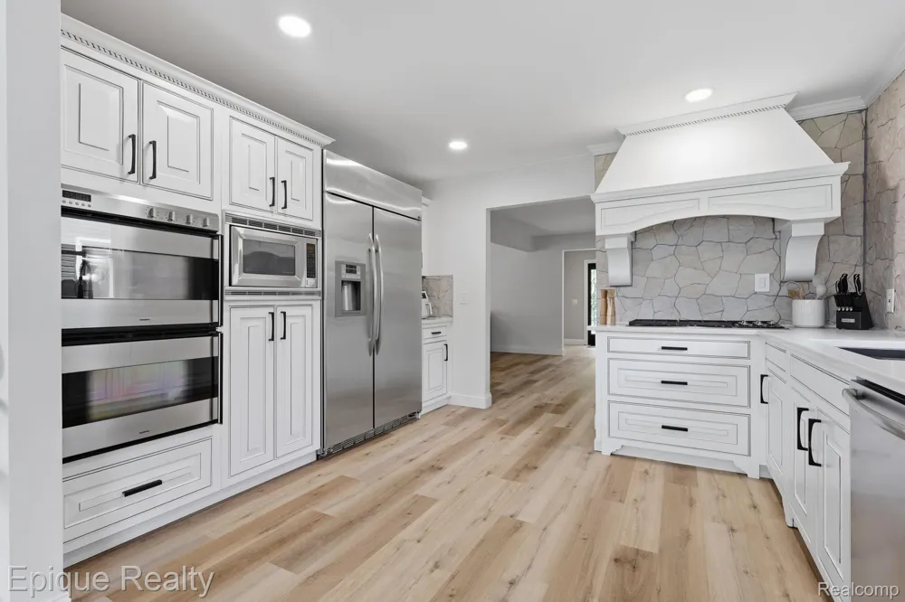 72 North Shore Drive Lake Orion Village, MI 48362