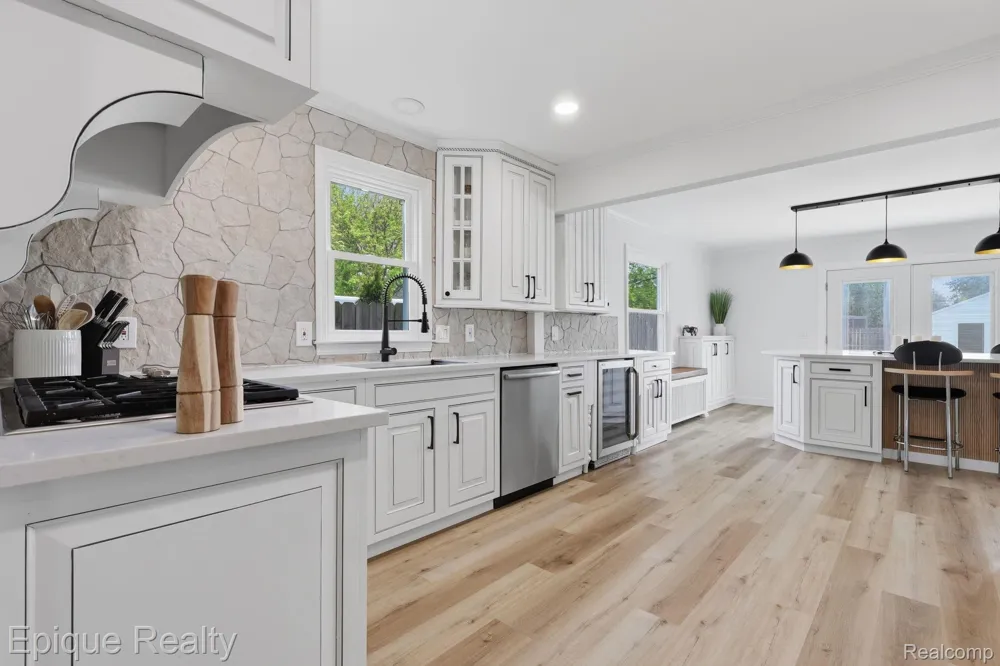 72 North Shore Drive Lake Orion Village, MI 48362