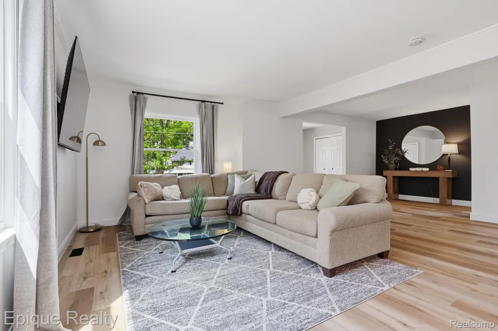 72 North Shore Drive Lake Orion Village, MI 48362
