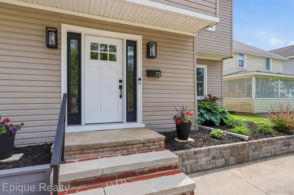 72 North Shore Drive Lake Orion Village, MI 48362
