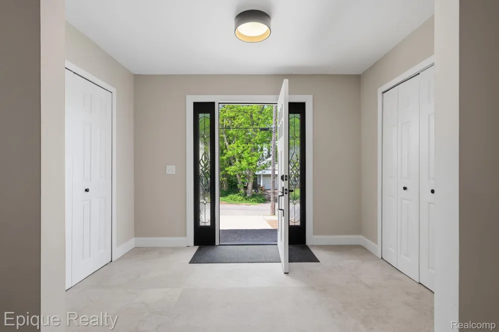 72 North Shore Drive Lake Orion Village, MI 48362