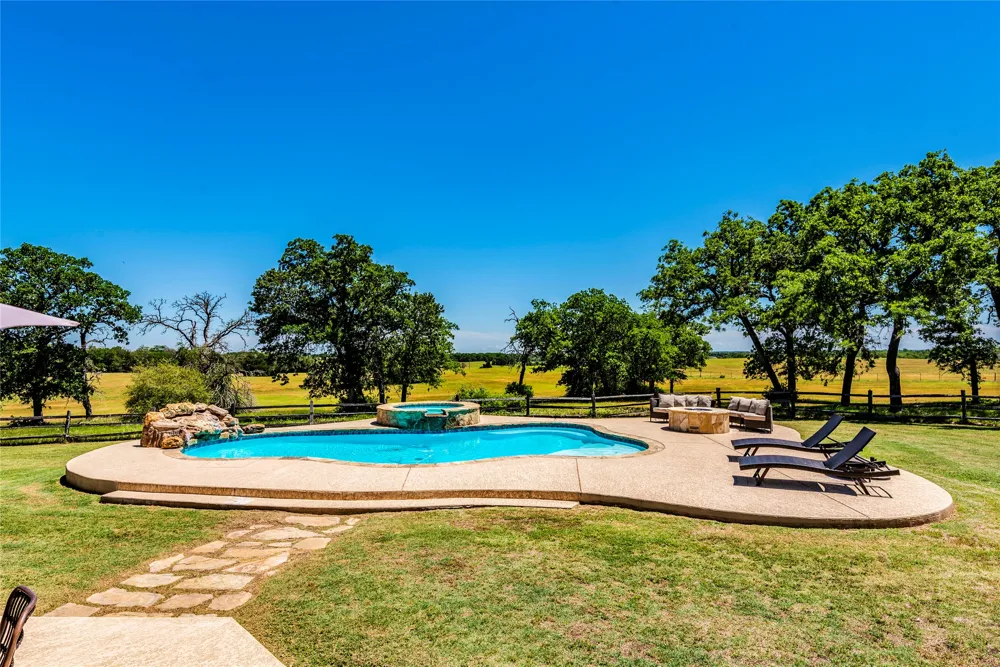 17270 FM 112 Thrall, TX 76578