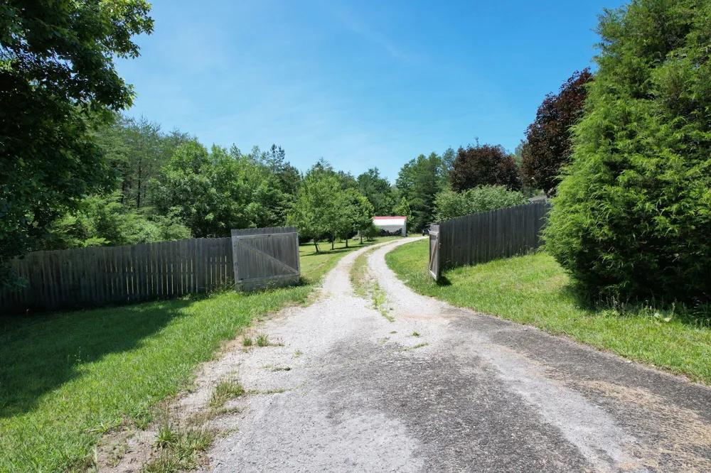 10780 Tennessee 68 Grandview, TN 37337