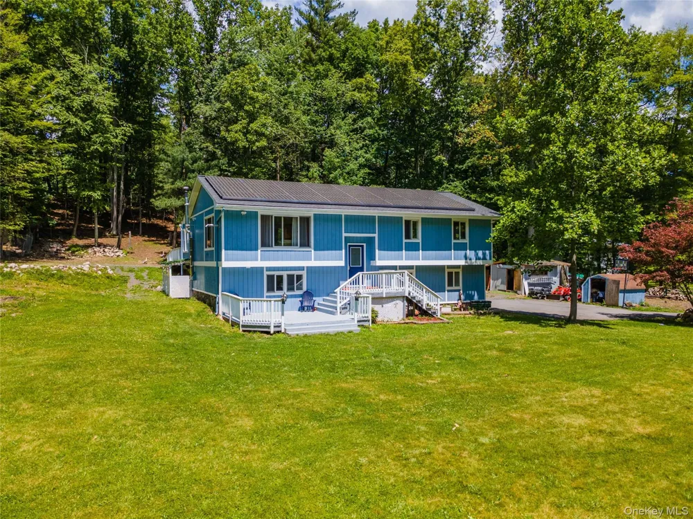 20 Patrick Drive Bloomingburg, NY 12721