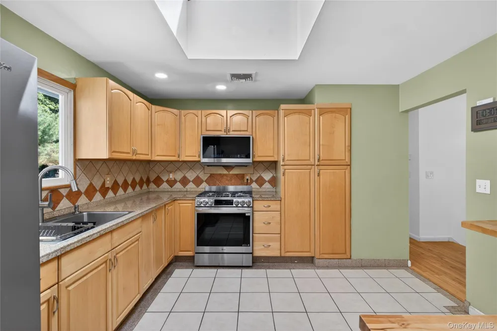 20 Patrick Drive Bloomingburg, NY 12721