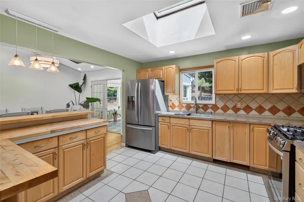 20 Patrick Drive Bloomingburg, NY 12721