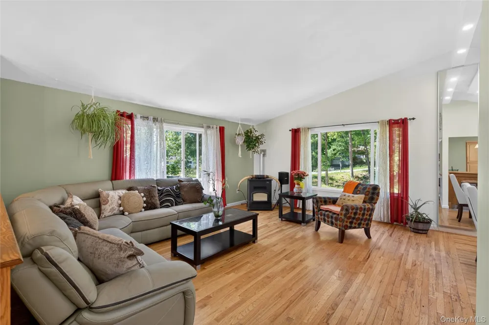 20 Patrick Drive Bloomingburg, NY 12721