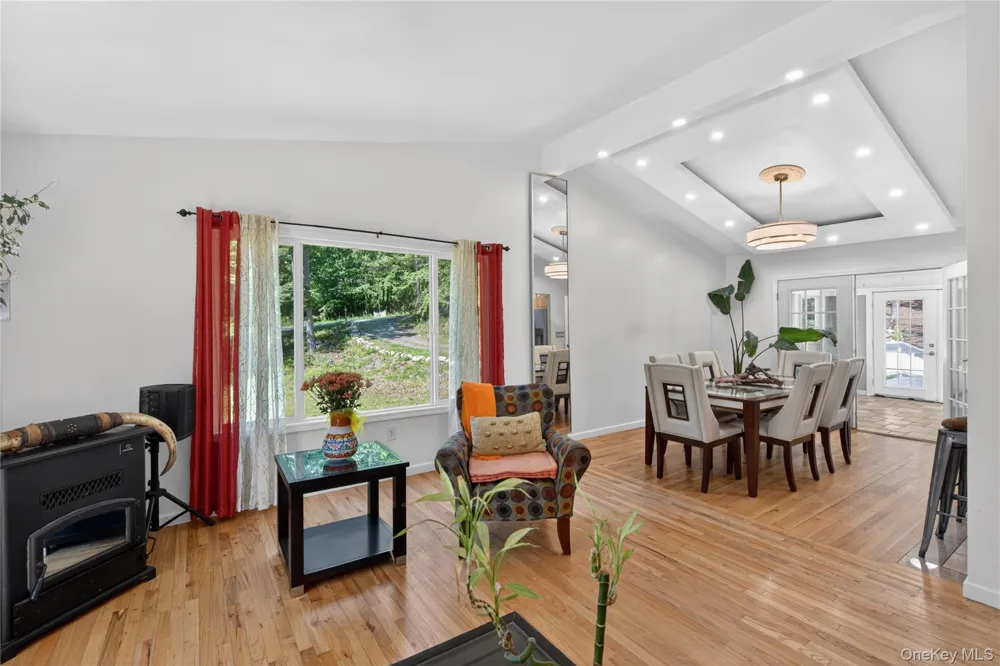 20 Patrick Drive Bloomingburg, NY 12721