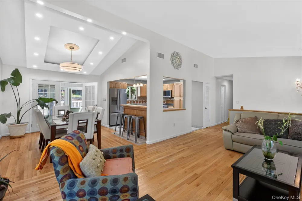 20 Patrick Drive Bloomingburg, NY 12721