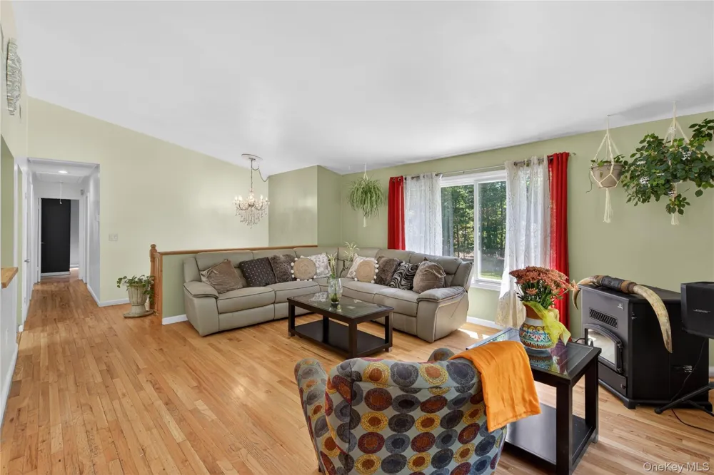 20 Patrick Drive Bloomingburg, NY 12721